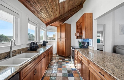 Santa Monica House | Belaire Bungalow - Gulf Escape, Steps to Beach