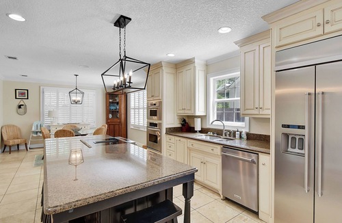 East Beach House | Belle Cottage 6 bed/4.5 bath home East Beach- Pool