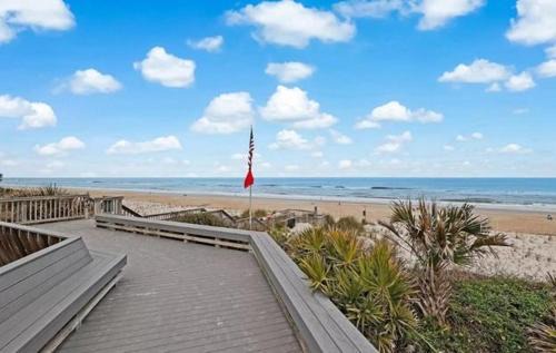 Sawgrass House | Belle Vue - Modern condo near beach w golf views