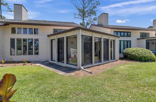 Sawgrass House | Belle Vue - Modern condo near beach w golf views