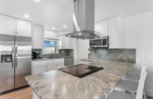 Cocoa Isles House | Bermuda Beauty Home - close to Beach & Downtown!
