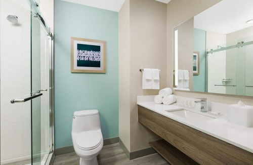 Florida Keys Hotel | Best Spot For Your Next Trip! Outdoor Pool, Free Breakfast, Pets Allowed!