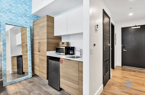 Hollywood Condo | Best Stay|Rooftop Pool & Hot Tub+ Hollywood Beach
