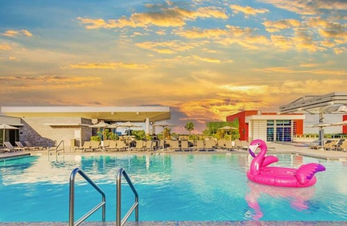 Hollywood Condo | Best Stay|Rooftop Pool & Hot Tub+ Hollywood Beach