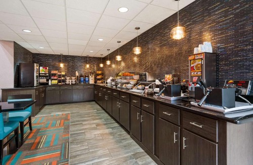 Perry Hotel | Best Western Bradbury Inn & Suites