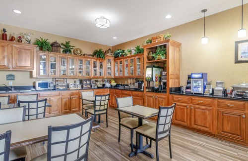Waycross Hotel | Best Western Plus Bradbury Inn & Suites