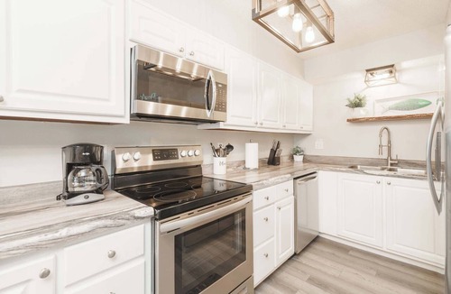 Biltmore Beach Condo | Bethy’s Beachy Beauty | Beachfront, Pools | Activity Access