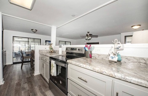 Crawfordville Cabin | Big Family Paradise: Riverfront Getaway for a Relaxing Stay in Wakulla County, FL