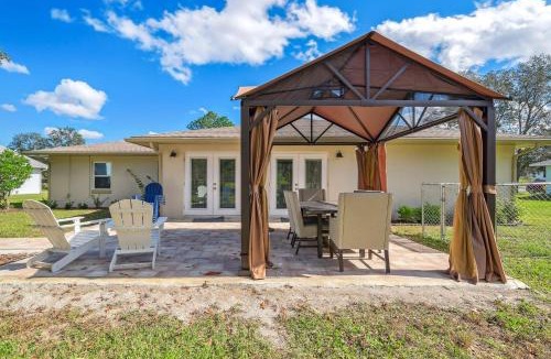 Lecanto House | Bikes, Yard & Fire Pit at Upscale Lecanto Home!