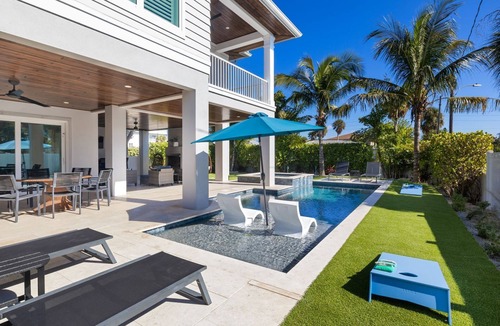 Anna Maria House | Bikini Bottom: 5 Hole Mini Golft, Games,3 Blocks to Beach, Dog Friendly, Pool, by Anna Maria Life