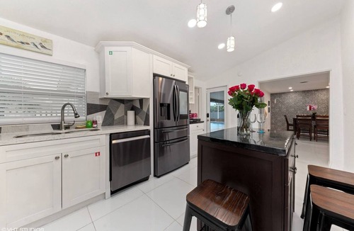 West Palm Beach House | Birdie 5 BD, 4 BA, Sleeps12, Jacuzzi, Mini Golf