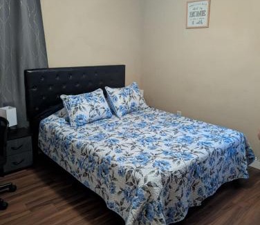 Palatka House | Blessfull Refuge Palatka - Solo Guest Room - Shared Bath - Shared Guest House