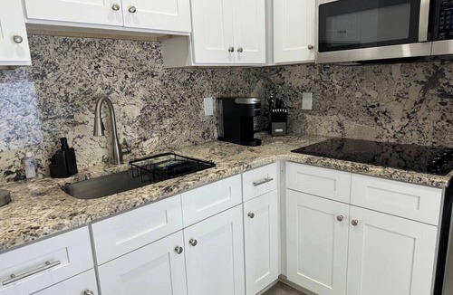 Pinecrest West Park Apartment | Blossom Suite by Tampa Bay Hotspots & Airport!