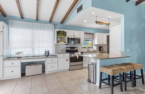 Little Venice House | Blue Lagoon 2bed/2bath with private pool - no dockage