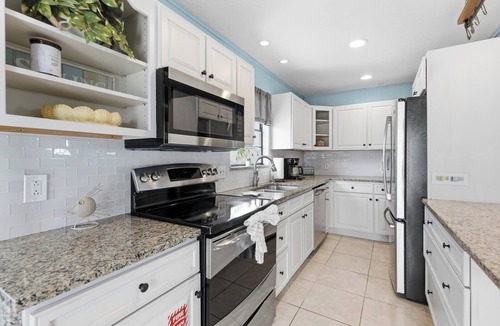 Little Venice House | Blue Lagoon 2bed/2bath with private pool - no dockage