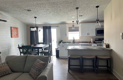 Iona House | Blue Mitten Beach House – Stylish 2BR/2BA, Pools & 4 Miles to Ft Myers Beach