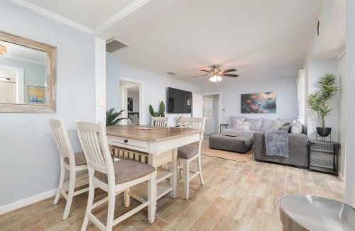 Avondale Apartment | Blue Palm Retreat - Team Joseph Ellen