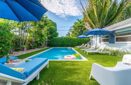 Flamingo Parks House | Blue Water Bungalow - Chic Palm Beach Vibes