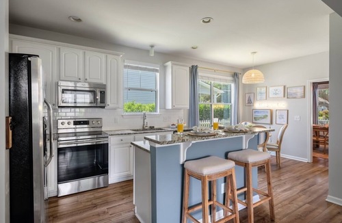 Bluffton House | Bluffton 3BR Home w/Hot Tub & Fire Pit Near Old Town, Family-Friendly