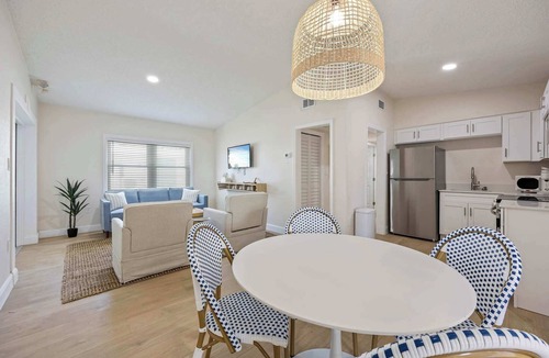 Parsuns To Cocoa Beach Apartment | Boardwalk Beach Bungalows Retreat