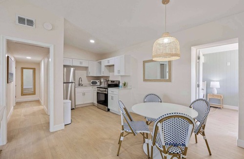 Parsuns To Cocoa Beach Apartment | Boardwalk Beach Bungalows Retreat