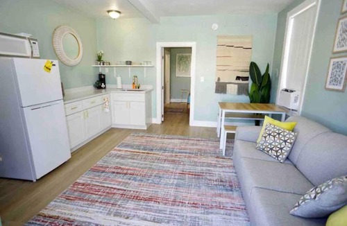 Smith's Memento Apartment | BOHO Vibes! Walk 2 Beach & Ocean Center!