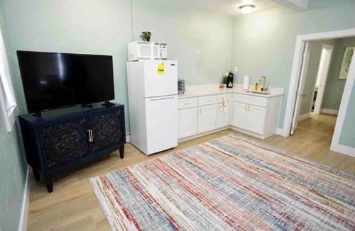 Smith's Memento Apartment | BOHO Vibes! Walk 2 Beach & Ocean Center! Pets OK