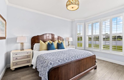 Naples House | Bologna - renovated first floor 2BR condo in GreenLinks! Lake and golf views, resort pool, jacuzzi, gym and tennis access! Near Naples beaches, dining, shopping and Marco Island area, perfect for guests who value convenience, comfort and nature!