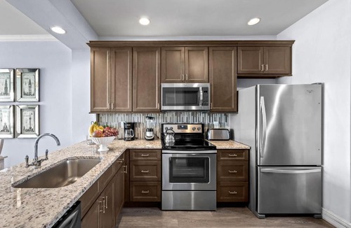 Naples House | Bologna - renovated first floor 2BR condo in GreenLinks! Lake and golf views, resort pool, jacuzzi, gym and tennis access! Near Naples beaches, dining, shopping and Marco Island area, perfect for guests who value convenience, comfort and nature!
