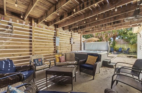 El Centro Beach Apartment | Bombastic Beach Home, HOT TUB, 8min WALK to Beach
