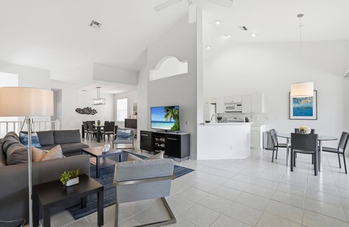 Bonita Bay Condo | Bonita Bay condo in Harbor Landing, 3 bedroom/2 bath with water view