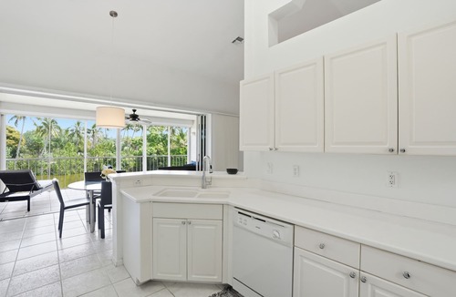 Bonita Bay Condo | Bonita Bay condo in Harbor Landing, 3 bedroom/2 bath with water view