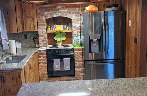Weeki Wachee Gardens House | Book Now: February’s Final 12% Off Riverfront Escape - River Captains Quarters