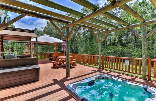 Homosassa Cabin | *Book Summer* Nature Cabin-HOT TUB Grill Fire Pit