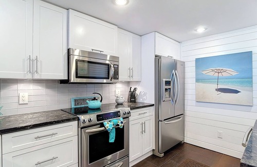 Fort Myers Beach Condo | Book your tropical stay in Unit 1103 directly on the beach
