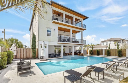 Gulfview Heights House | Born 2 Beach – Luxury 10BR Private Heated Pool + Spa, Golf Cart, Bikes