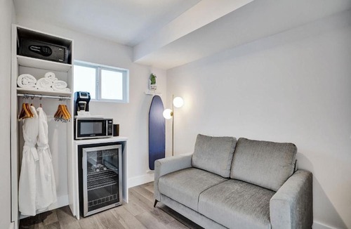 Galt Mile Hotel | Botanica ADA King Suite at Ocean Blvd
