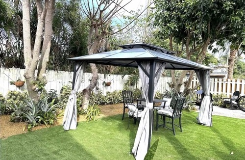 Lantana Apartment | Boutique Beach Bungalow in Lantana sleeps 3 Guests