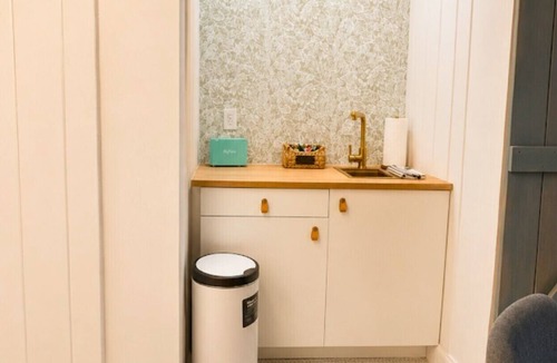 Ludlam Cottage | Boutique Cottage | Private | near MIA, Port & Cruises