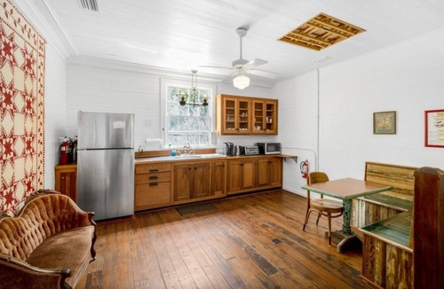 Historic Downtown Apalachicola House | Bowery Inn | Popham's Place