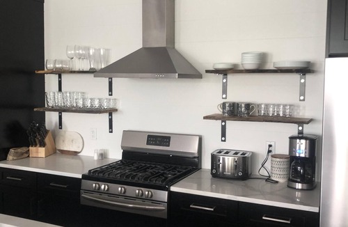 Frankfort Apartment | Brand New, completely remolded chic loft apartment