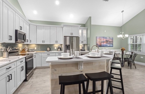 West Kissimmee House | Brand NEW Modern Luxury w/Private Pool Hot Tub BBQ Home Cinema 2 Miles to Disney