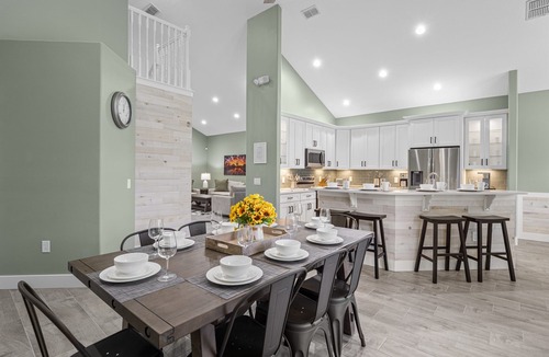 West Kissimmee House | Brand NEW Modern Luxury w/Private Pool Hot Tub BBQ Home Cinema 2 Miles to Disney