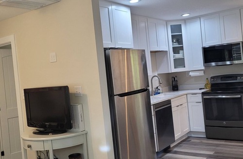 Tarpon Springs House | Brand new remodel. Adorable 2-bedroom 1 bath house in downtown Tarpon Springs