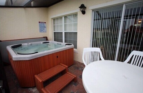 Kissimmee House | Brand new villa near all mayor themeparks & airport. Private jacuzzi & Pool !