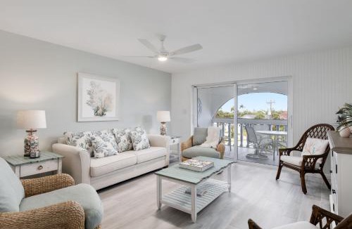 Sanibel House | Breakers West C2 - Gorgeous Top Floor Beach Condo