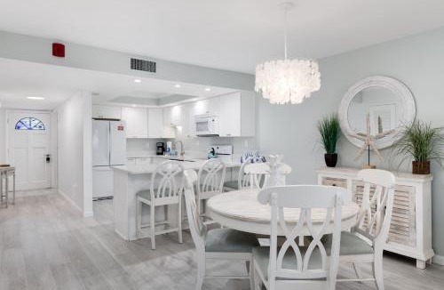Sanibel House | Breakers West C2 - Gorgeous Top Floor Beach Condo