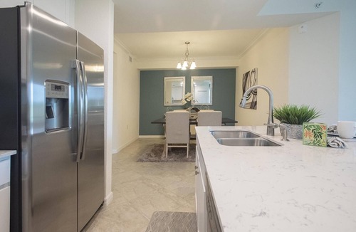 Lakewood Ranch Condo | Breathtaking 2nd floor 3bed/2bath corner unit Condo in Lakewood National - Hosey