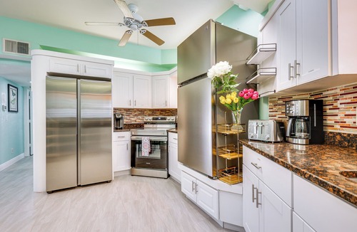 Clearwater Beach Cottage | Breezy White Sands House Steps to Gulf Shore!