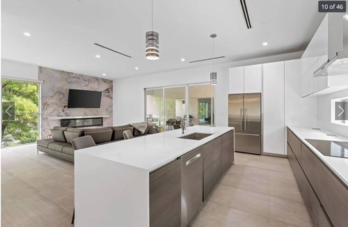 The Roads House | Brickell Luxury, Rooftop Pool, Ping Pong, City Views